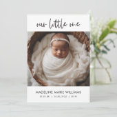 Simple Modern Script Copy Photo Birth Announcement Einladung (Stehend Vorderseite)