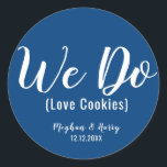 Simple Navy Blue We Do Love Cookies Hochzeit Gefal Runder Aufkleber<br><div class="desc">Einfach machen wir Liebe Cookies Gastgeschenk Hochzeit Leckerei Klassischer Rundaufkleber</div>
