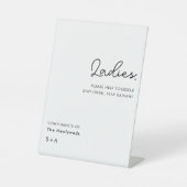 Simple Neutral Ladies Wedding Bathroom Basket Sockelschild (Vorderseite)