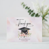 Simple Pastel Graduate Cap Flowers Graduation Dankeskarte (Stehend Vorderseite)
