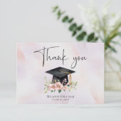 Simple Pastel Graduate Cap Flowers Graduation Dankeskarte (Stehend Vorderseite)