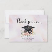 Simple Pastel Graduate Cap Flowers Graduation Dankeskarte (Vorderseite)
