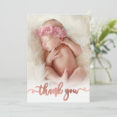 Simple Rose Gold Script Baby Foto Vielen Dank Dankeskarte (Stehend Vorderseite)