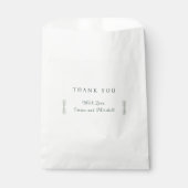 Simple Sage Green Botanical Minimalist Wedding Geschenktütchen (Vorderseite)