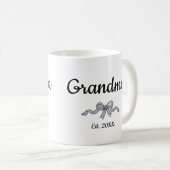 Simple Script Bow Grandma Est. Year Kaffeetasse (VorderseiteRechts)