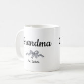 Simple Script Bow Grandma Est. Year Kaffeetasse (Vorderseite Links)