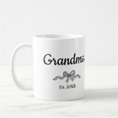 Simple Script Bow Grandma Est. Year Kaffeetasse (Links)
