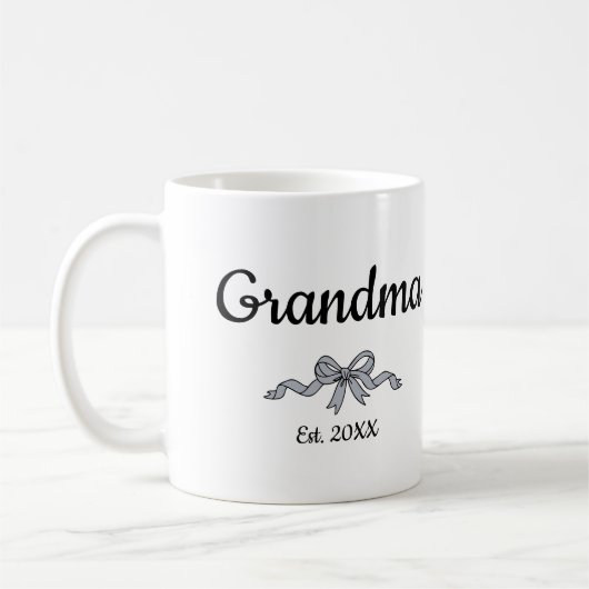 Simple Script Bow Grandma Est. Year Kaffeetasse (Links)