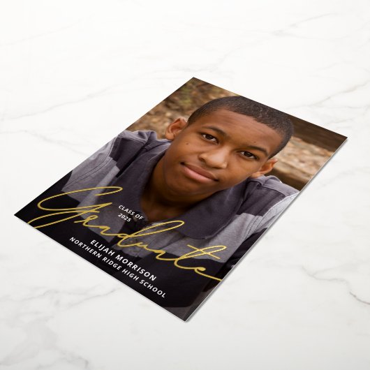 Simple Script Gold Foil Foto Graduation Party Folieneinladung (Gedreht)