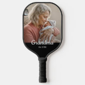 Simple Script Grandma Est.Photo Year Black Pickleball Schläger (Vorderseite)