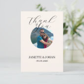 Simple Script Modern Wedding Photo Thank You Card Dankeskarte (Stehend Vorderseite)