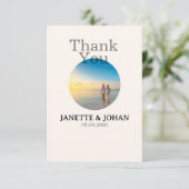 Simple Script Modern Wedding Photo Thank You Card Dankeskarte (Stehend Vorderseite)