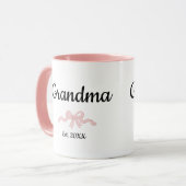 Simple Script Pink Girl Bow Grandma Est. Year Tasse (Vorderseite Links)