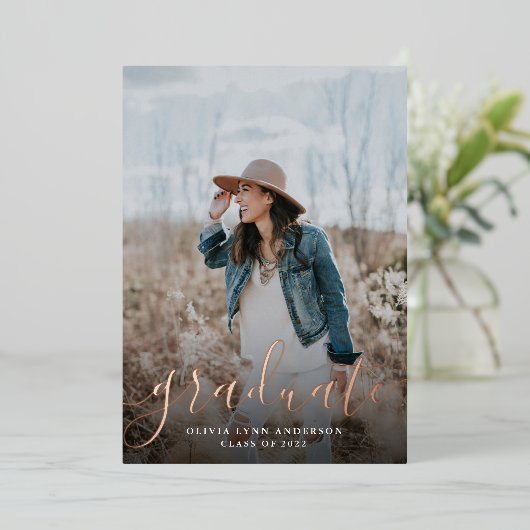 Simple Script Rose Gold Graduation Announcement Folieneinladung (Stehend vorne)