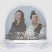 Simple Sisters 2 Photo Modern Script Snow Globes Schneekugeln (Rückseite)