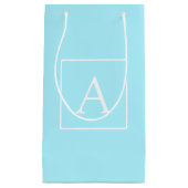 Simple Sky Blue Monogram Kleine Geschenktüte (Vorderseite)