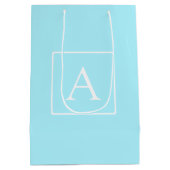 Simple Sky Blue Monogram Mittlere Geschenktüte (Rückseite)