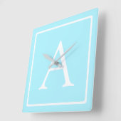 Simple Sky Blue Monogram Quadratische Wanduhr (Winkel)