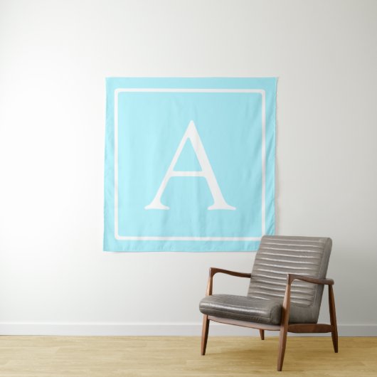 Simple Sky Blue Monogram Wandteppich (Beispiel)