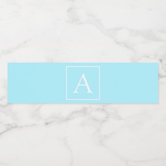 Simple Sky Blue Monogram Wasserflaschenetikett (Einzelnes Label)
