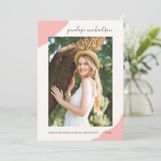 Simple Splashes Pink Foto Graduation Party Einladung (Stehend Vorderseite)
