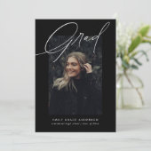 Simple Trendy Calligraphy Drei Foto Abschluss Einladung (Stehend Vorderseite)