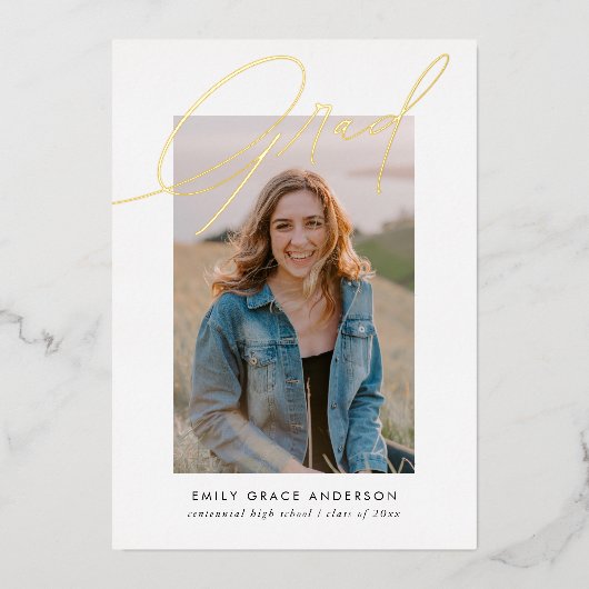 Simple Trendy Calligraphy Drei Foto Abschluss Folieneinladung (Vorderseite)