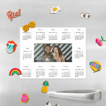 Simple Trendy Typografy 2024 Foto Calendar Magnetisches Trockenlöschblatt<br><div class="desc">Dieser personalisierte Kalender-Magnet eignet sich hervorragend für die Planung kommender monatlicher Veranstaltungen. Freuen Sie sich auf moderne Typografie und ein eigenes Foto. Fügen Sie diesem Design Ihre benutzerdefinierte Formulierung hinzu, indem Sie die Felder "Diese Designvorlage bearbeiten" auf der rechten Seite des Elements verwenden, oder klicken Sie auf die blaue Schaltfläche...</div>