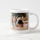 Simple Two Photo Holiday Year and Name Mug Jumbo-Tasse (Rechts)