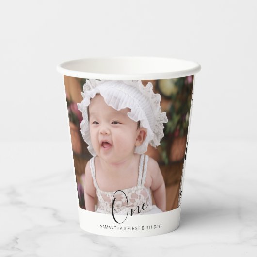 Simple Typography Photo First Birthday Pappbecher (Rückseite)