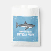 Simple Whimsical Birthday Sharks Blue Ocean Lecker Geschenktütchen (Vorderseite)
