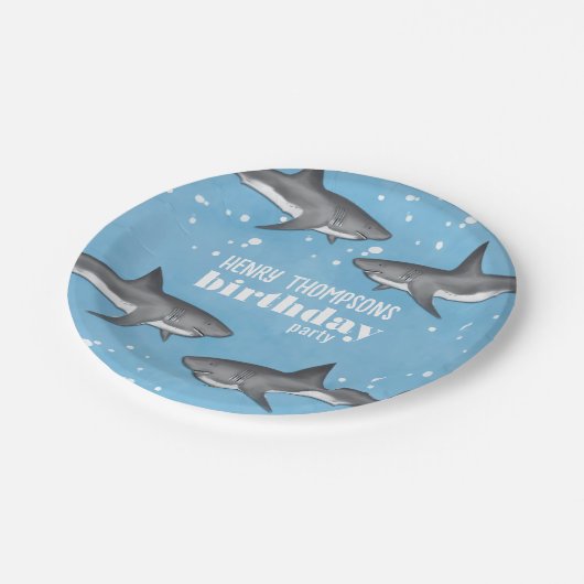 Simple Whimsical Pool Party Haie Blauer Ozean Pappteller (Schrägansicht)