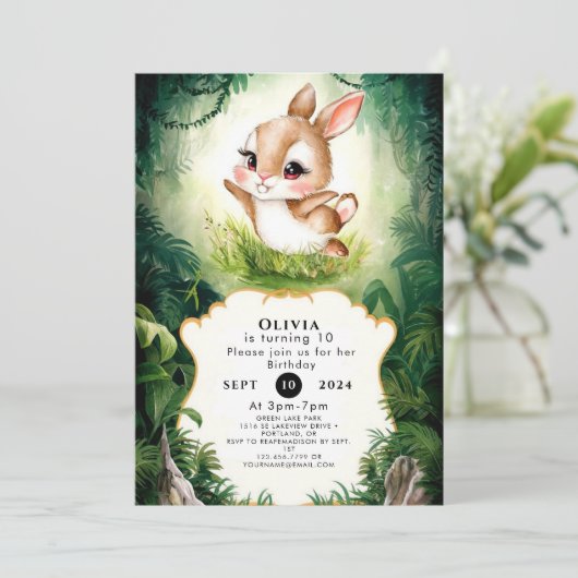 Simple Woodland Bunny Birthday Einladung (Stehend Vorderseite)