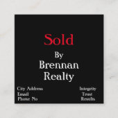 Simplistic Square Black/Red Realty Business Card Quadratische Visitenkarte (Vorderseite)