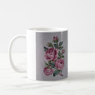 Simulierte Tasse des bestickten Blumenkaffees
