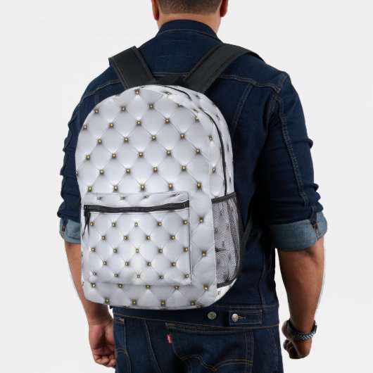 Simulierter weißer Tufted Gold Studs Backpack Bedruckter Rucksack (Insitu (Modell))