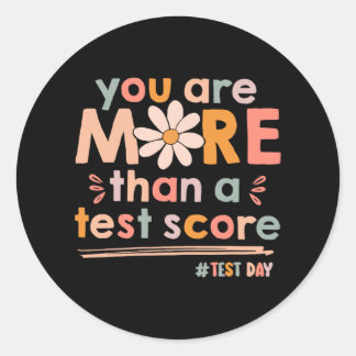 Sind mehr als ein Test Score Lehrer Kinder Test Runder Aufkleber