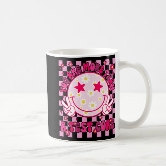 sind mehr als ein Test Score Testing Day Smile Hip Kaffeetasse (Rechts)