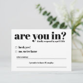 Sind Sie in lustiger Hochzeit RSVP Card? Begleitkarte (Stehend Vorderseite)