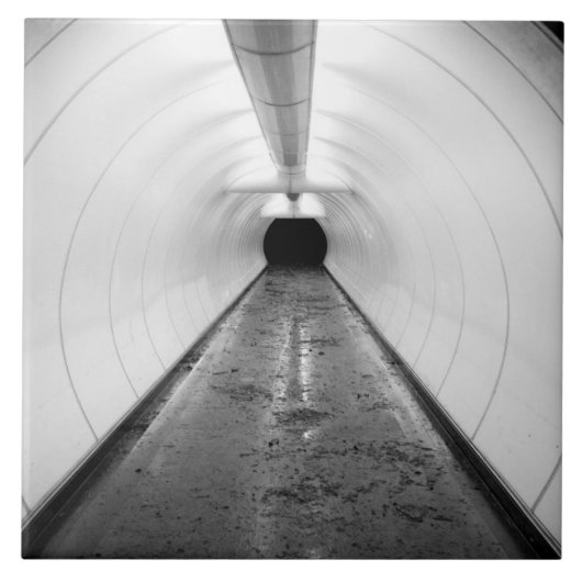 Singapur. Ein beleuchteter Fußgängertunnel in Fliese (Vorderseite)