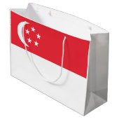 Singapur-Flagge Große Geschenktüte (Rückseite Schrägansicht)