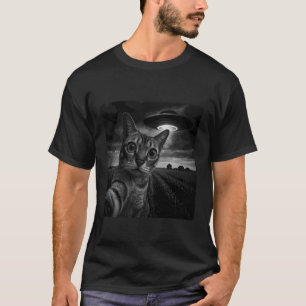 Singapura-Katze Selfie mit UFO T-Shirt