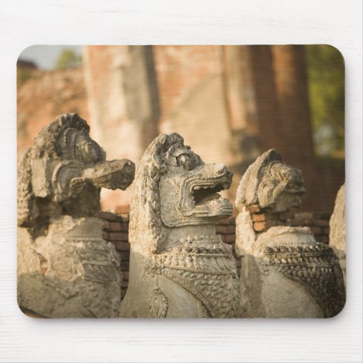 Singhat mit Thammikarat Mousepad (Vorne)