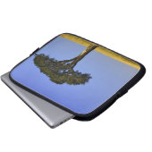 Single Acacia Baum auf Grasflächen, Masai Mara, Laptopschutzhülle (Vorne Knopf)