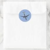 Single-Flugzeug auf blauem Himmel Runder Aufkleber (Tasche)