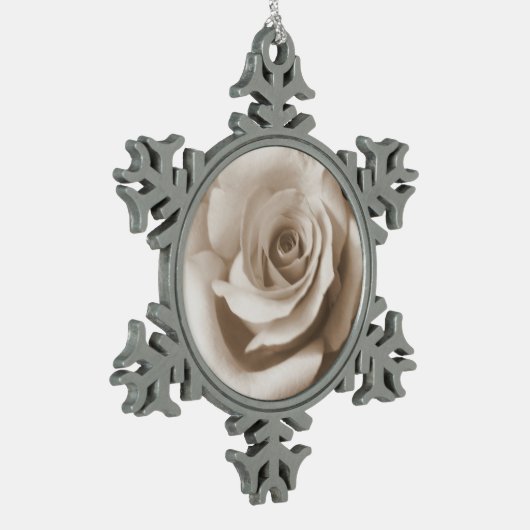Single Graceful Rose Schneeflocken Zinn-Ornament (Links)