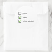 Single in Liebe mit ihm Runder Aufkleber (Tasche)