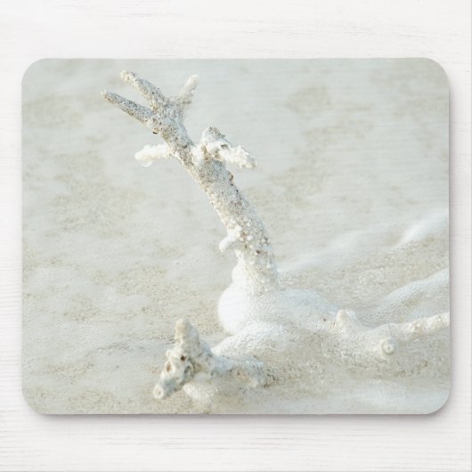 Single Koralle am Strand Mousepad (Vorne)