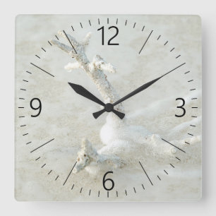 Single Koralle am Strand Quadratische Wanduhr