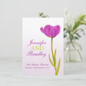 Single lila Tulpenhochzeit Einladung (Stehend Vorderseite)